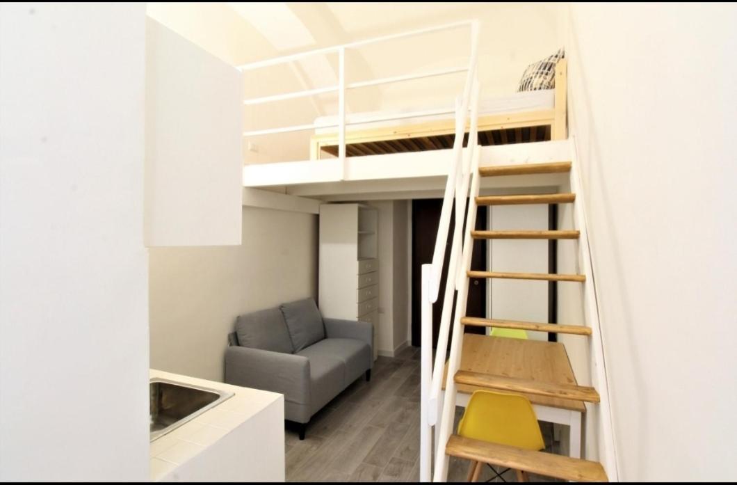 Central Guest House نابولي المظهر الخارجي الصورة