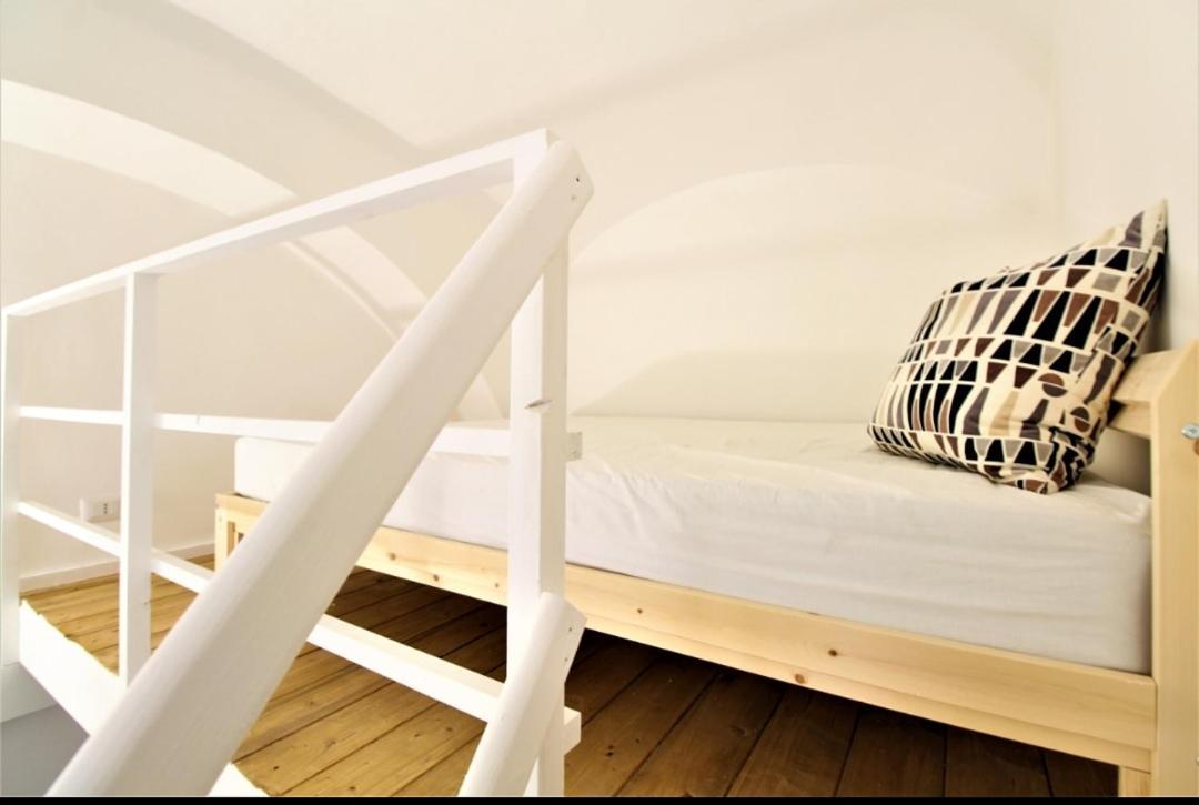 Central Guest House نابولي المظهر الخارجي الصورة