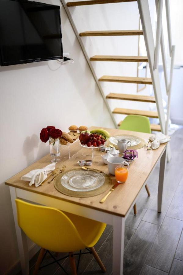 Central Guest House نابولي المظهر الخارجي الصورة