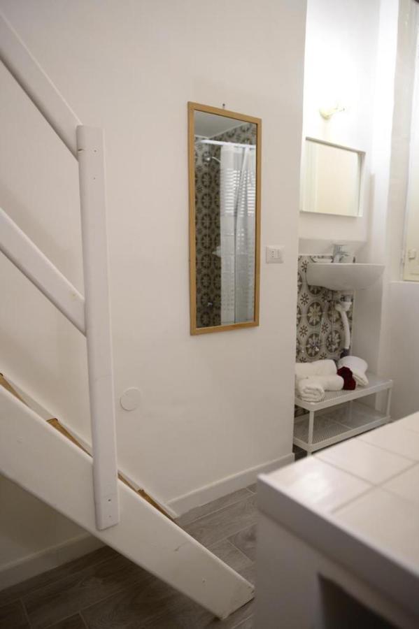 Central Guest House نابولي المظهر الخارجي الصورة